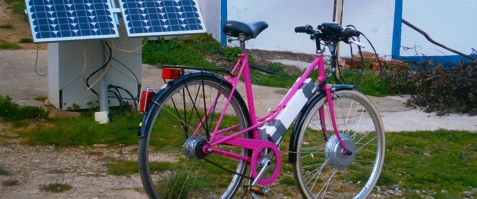 A pedal-assist e-bike with a frame-mounted battery and front hub motor